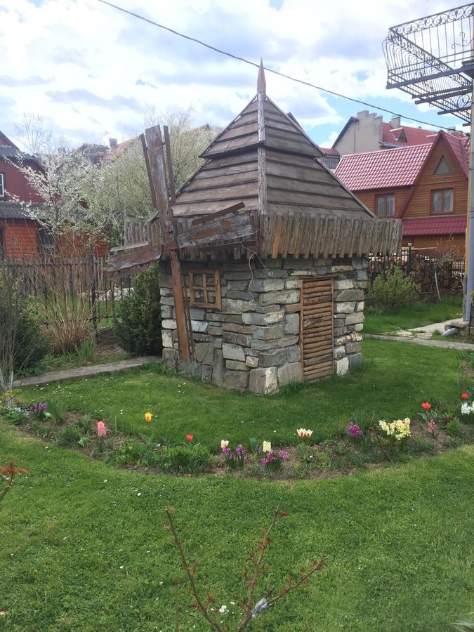 Guest House U Myrona Yaremche Bagian luar foto