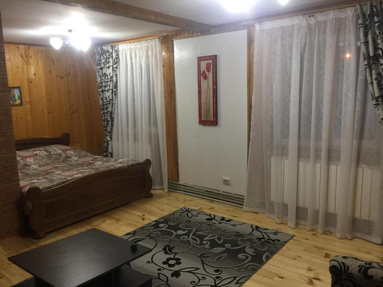 Guest House U Myrona Yaremche Bagian luar foto